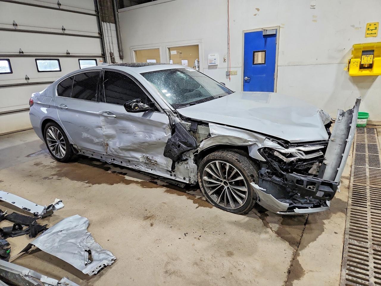 2021 BMW 530 Xi - Image 4