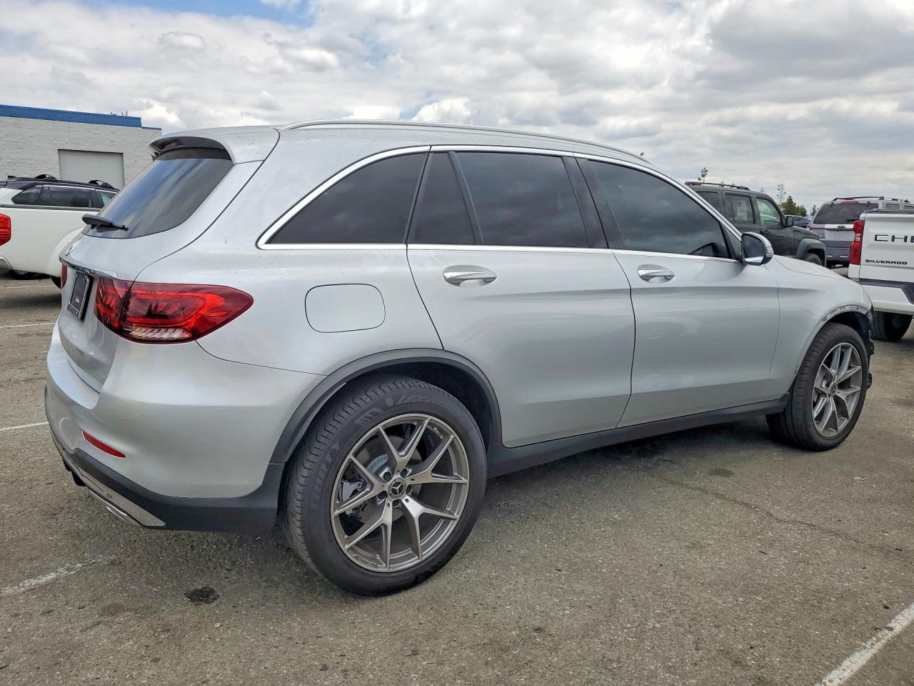 2020 Mercedes-Benz Glc 300 - Image 3
