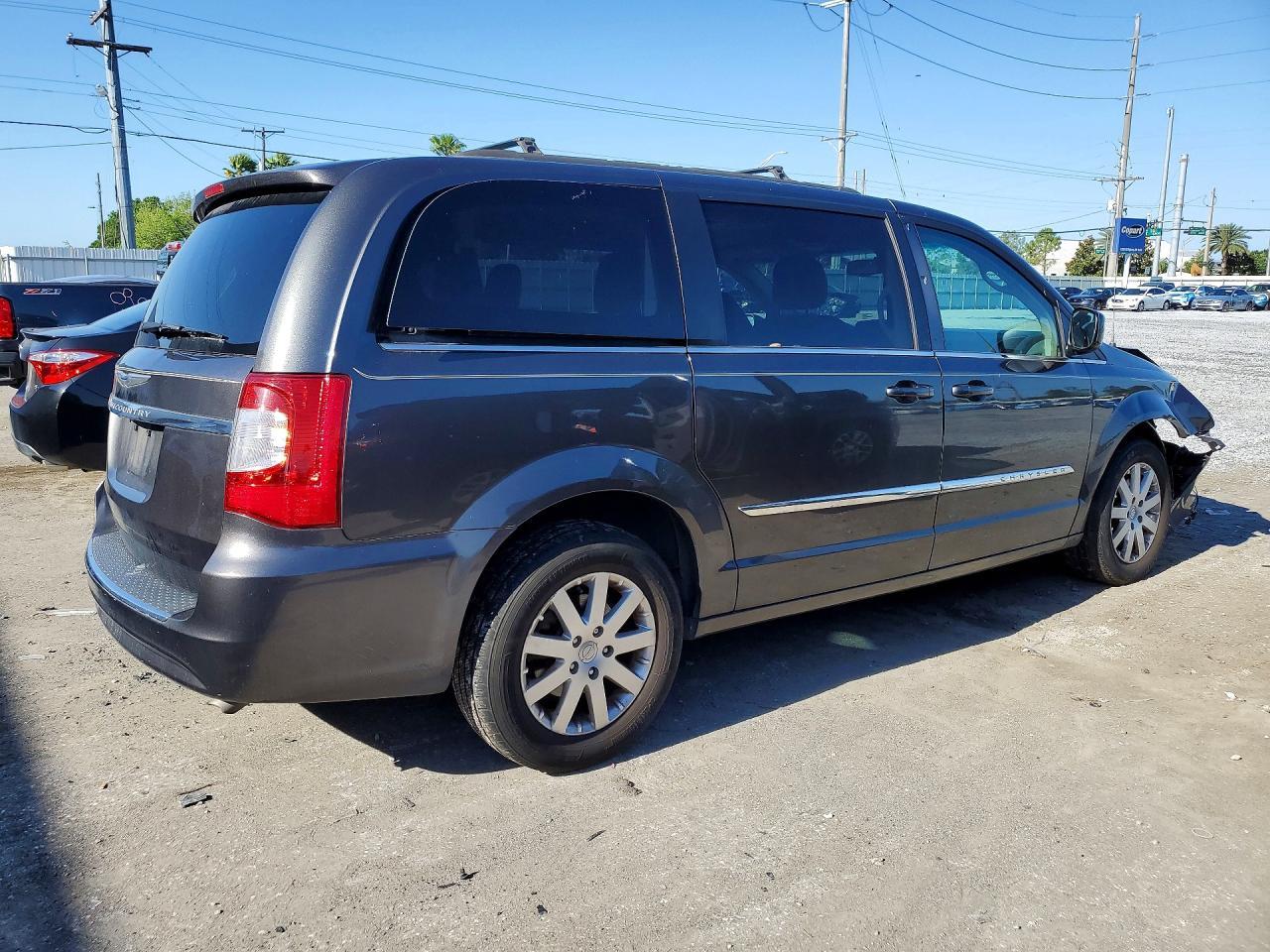 2016 Chrysler Town & Country Touring - Фото 3