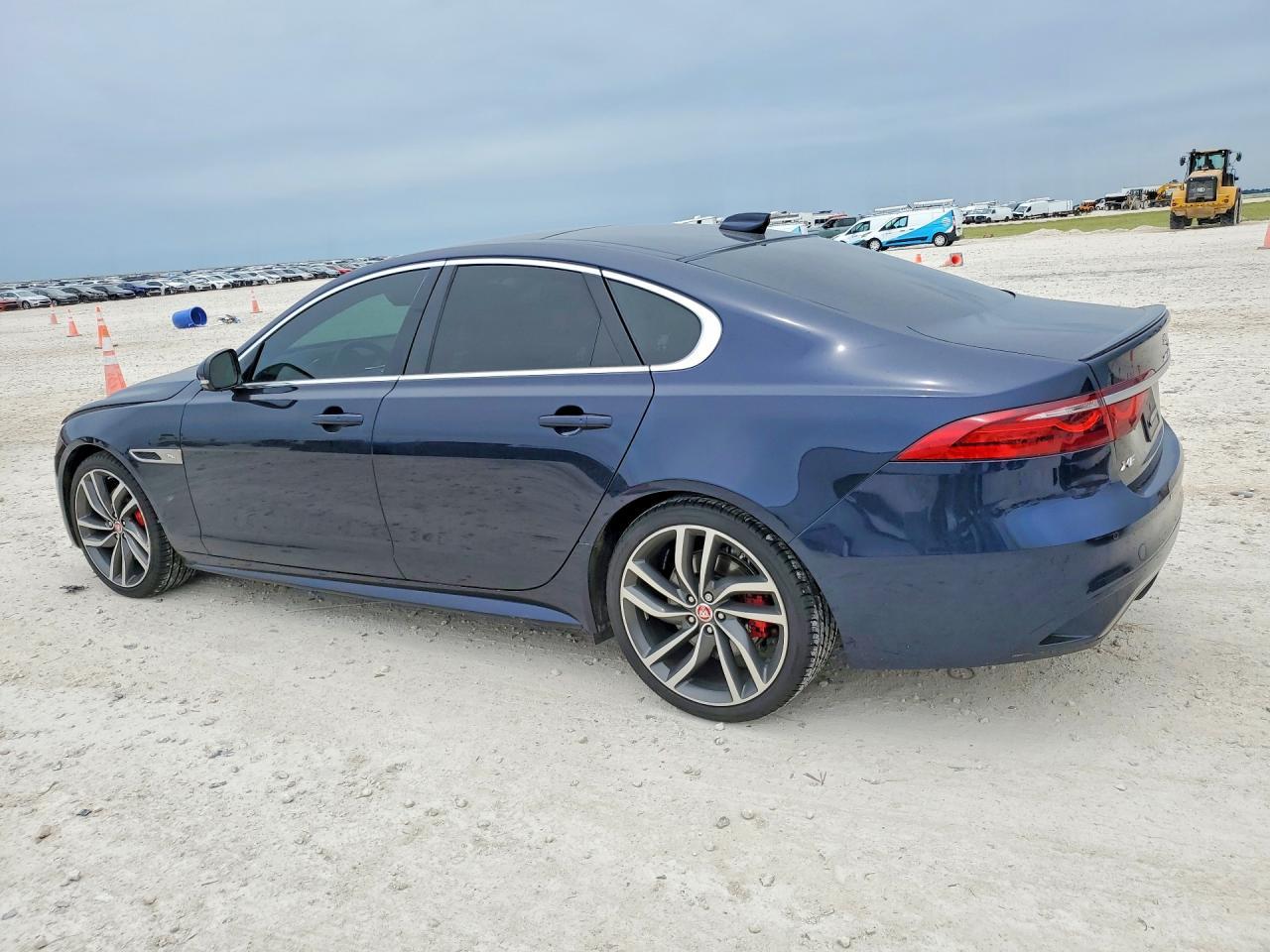 2022 Jaguar Xf R-Dynamic Se - Фото 2