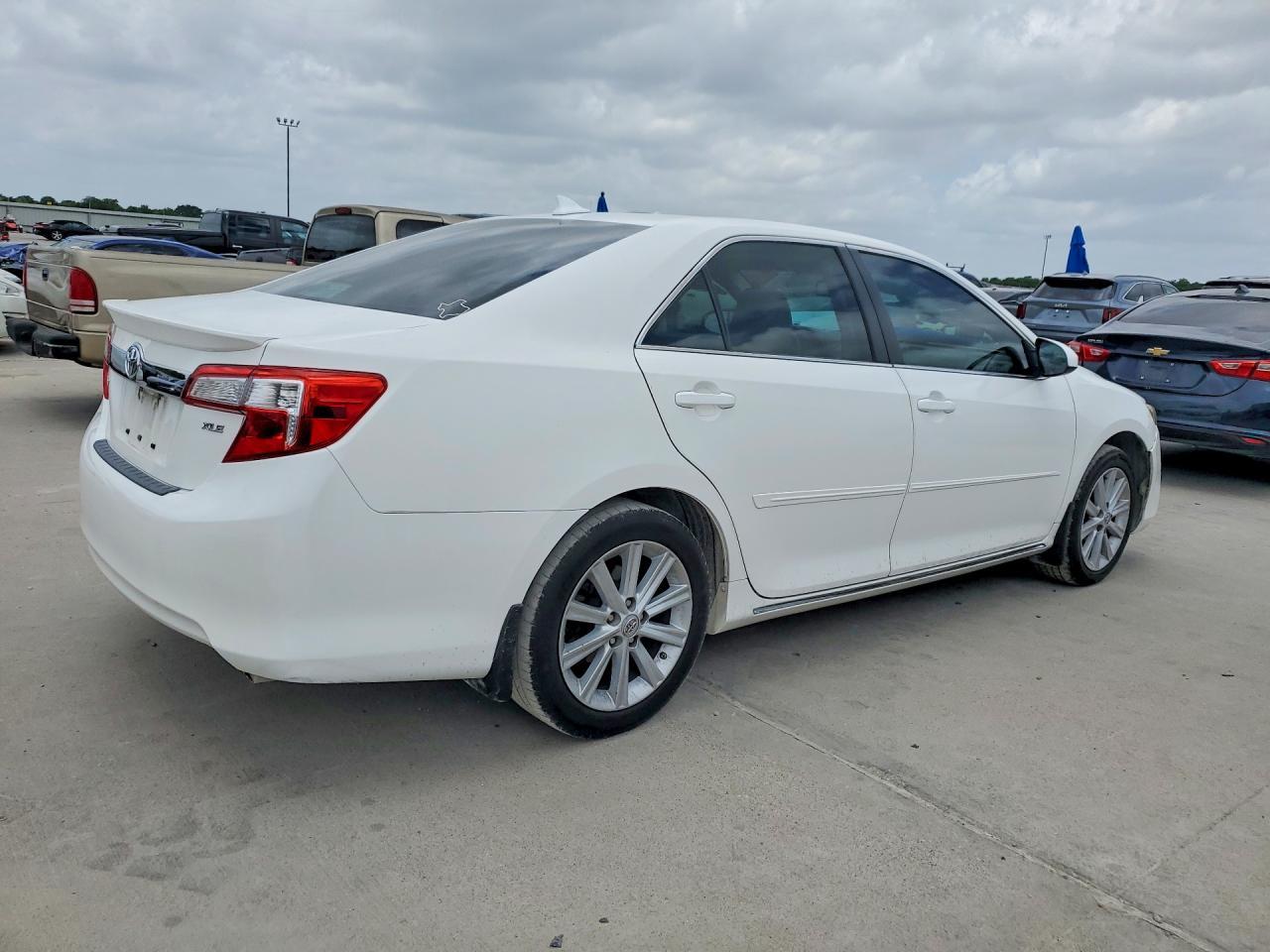 2014 Toyota Camry Xle V6 - Фото 3