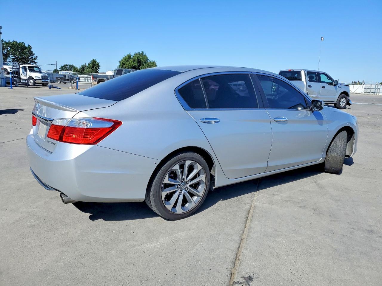2015 Honda Accord Sport - Image 3
