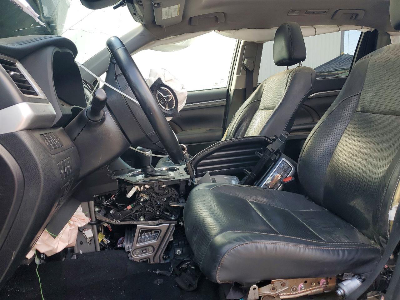 2019 Toyota Highlander Limited Platinum - Image 7