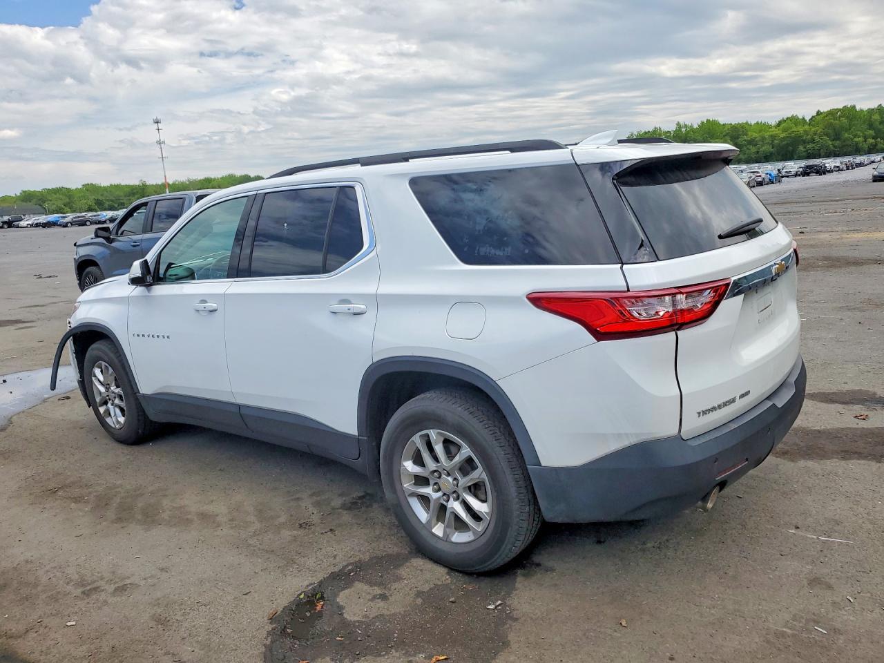 2020 Chevrolet Traverse Lt - Image 2