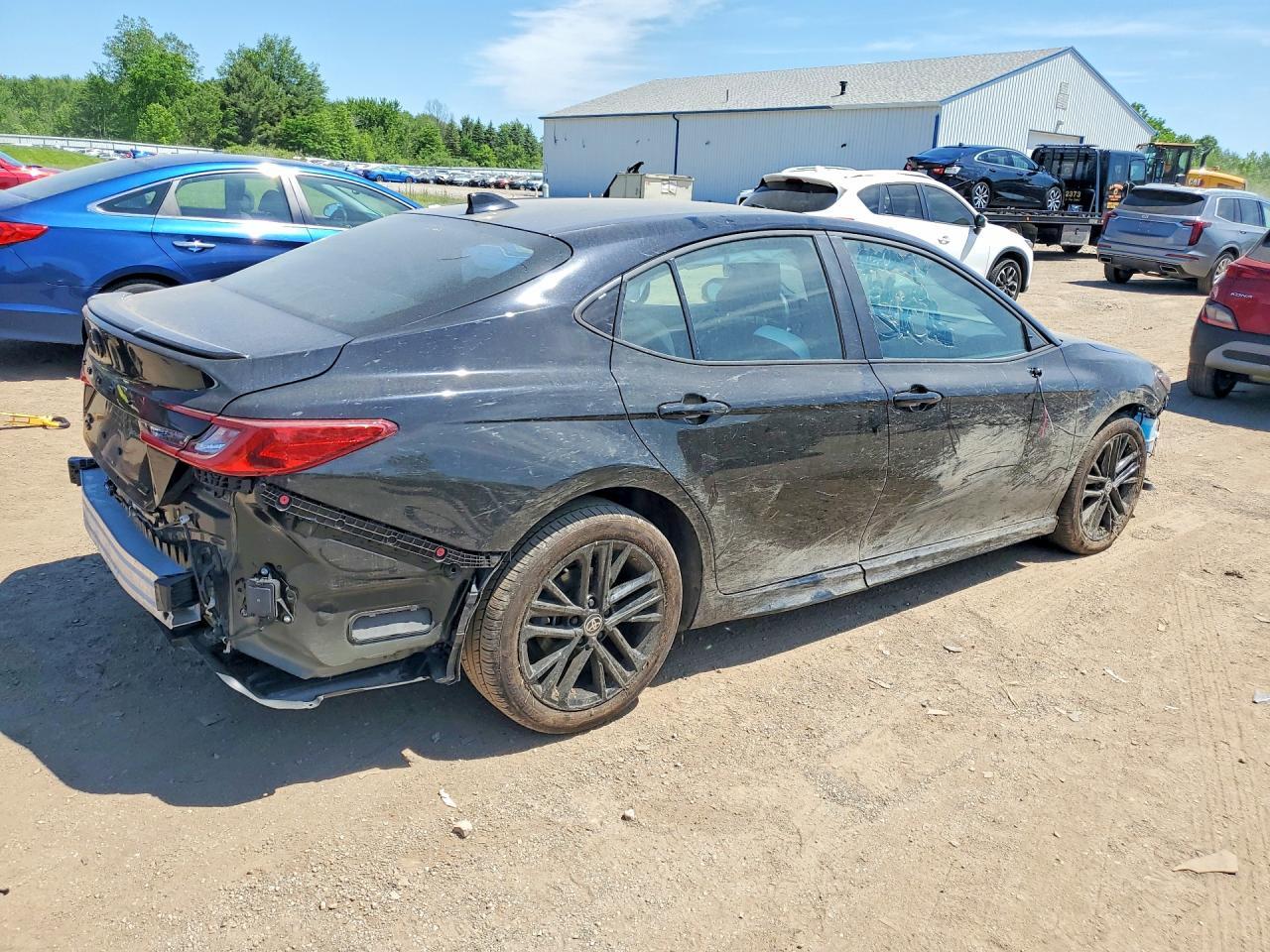 2025 Toyota Camry Se - Image 3