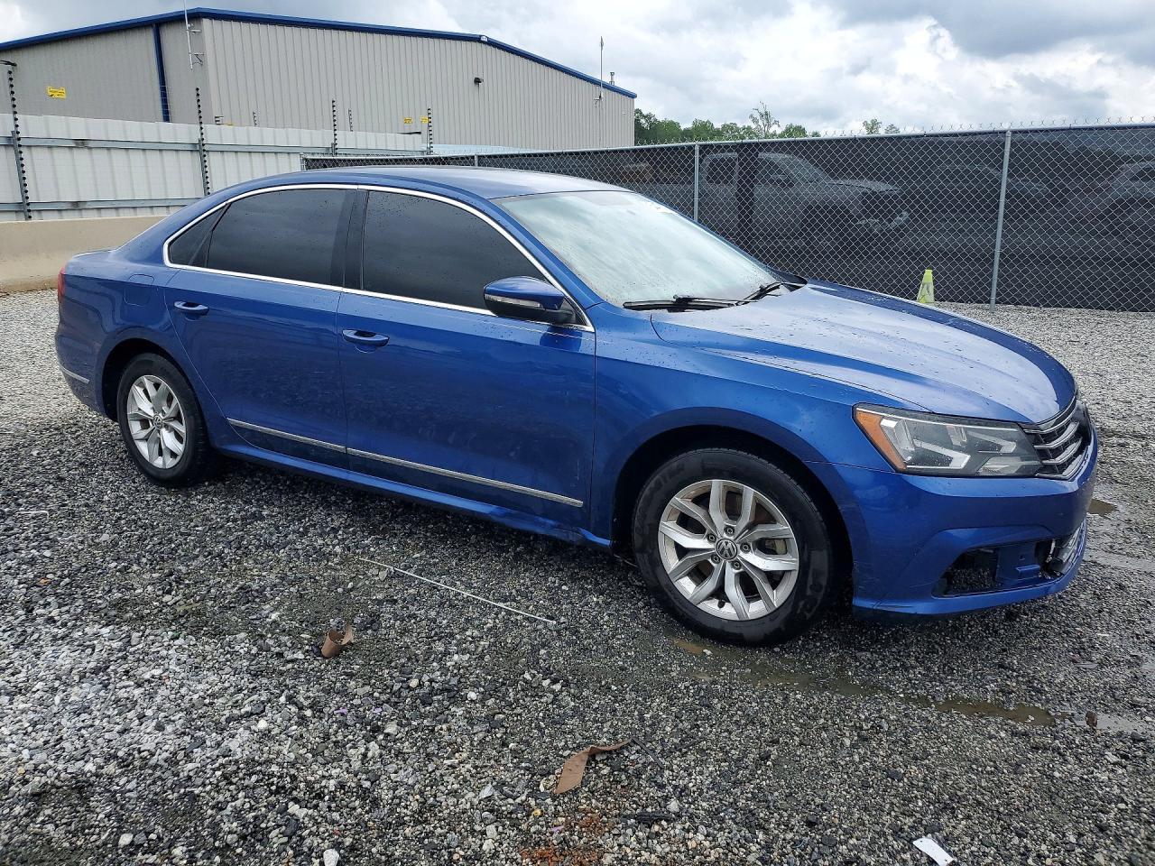 2017 Volkswagen Passat S - Image 4