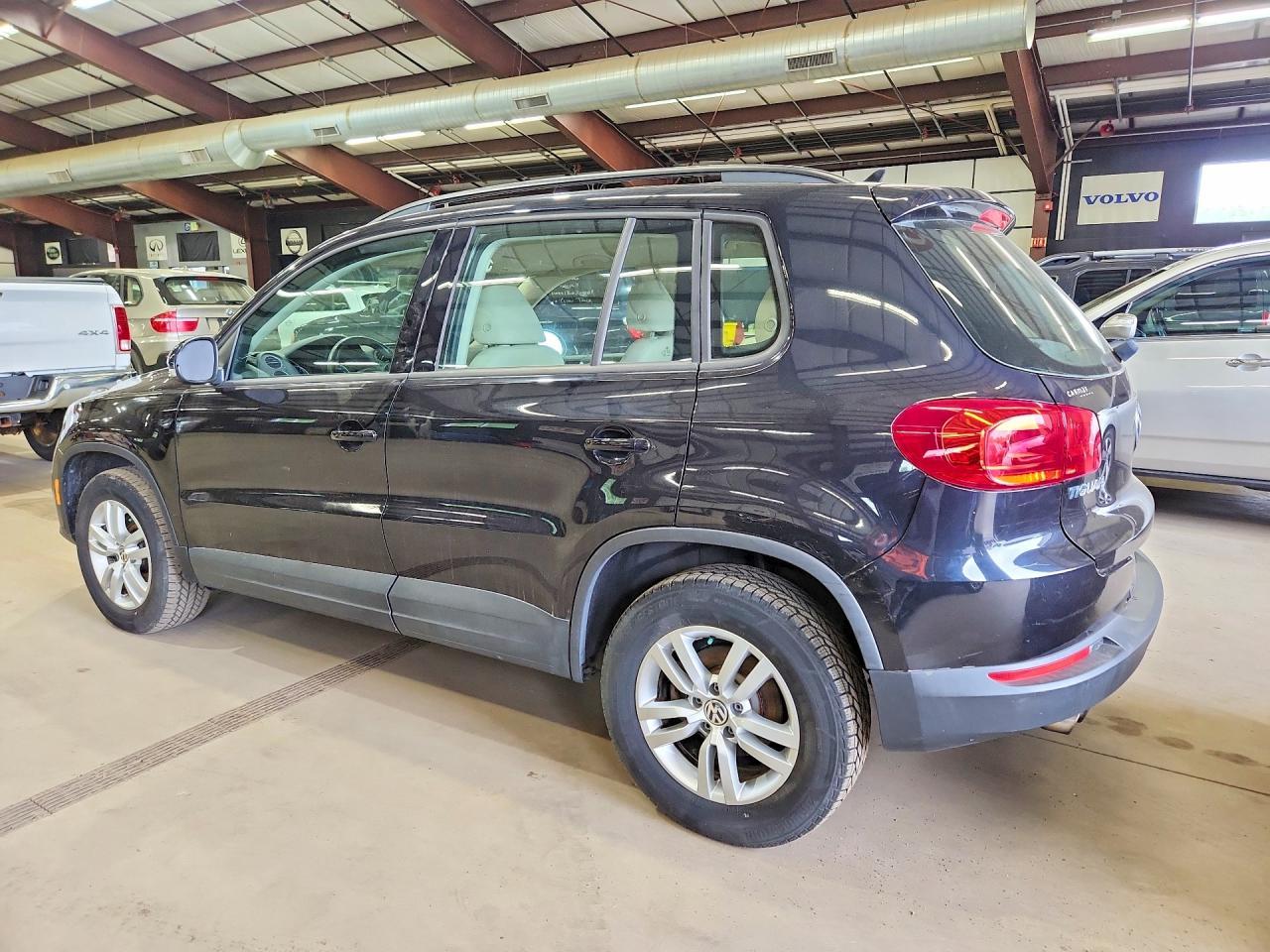 2017 Volkswagen Tiguan S - Фото 2