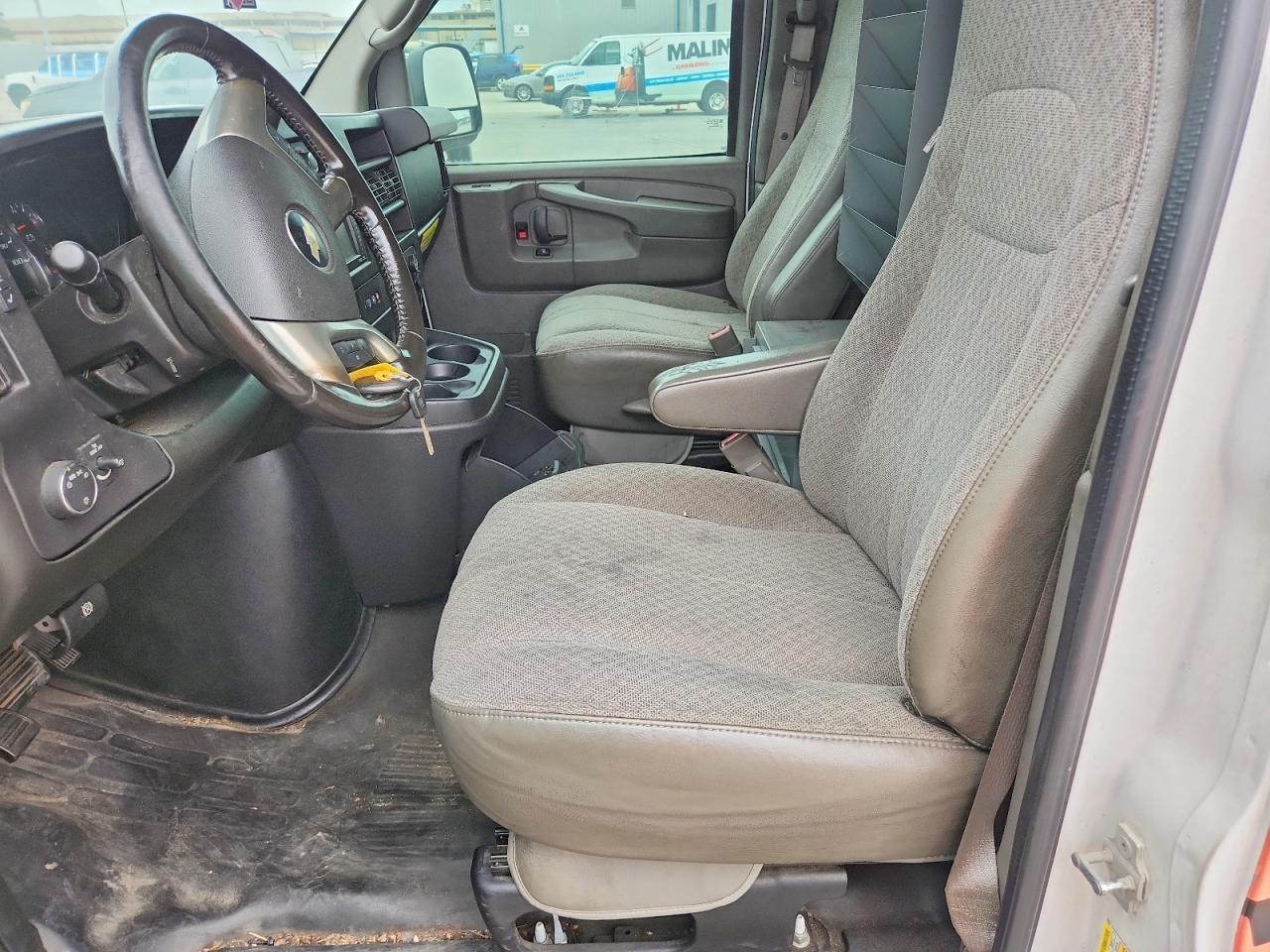 2015 Chevrolet Express G3500 - Фото 7