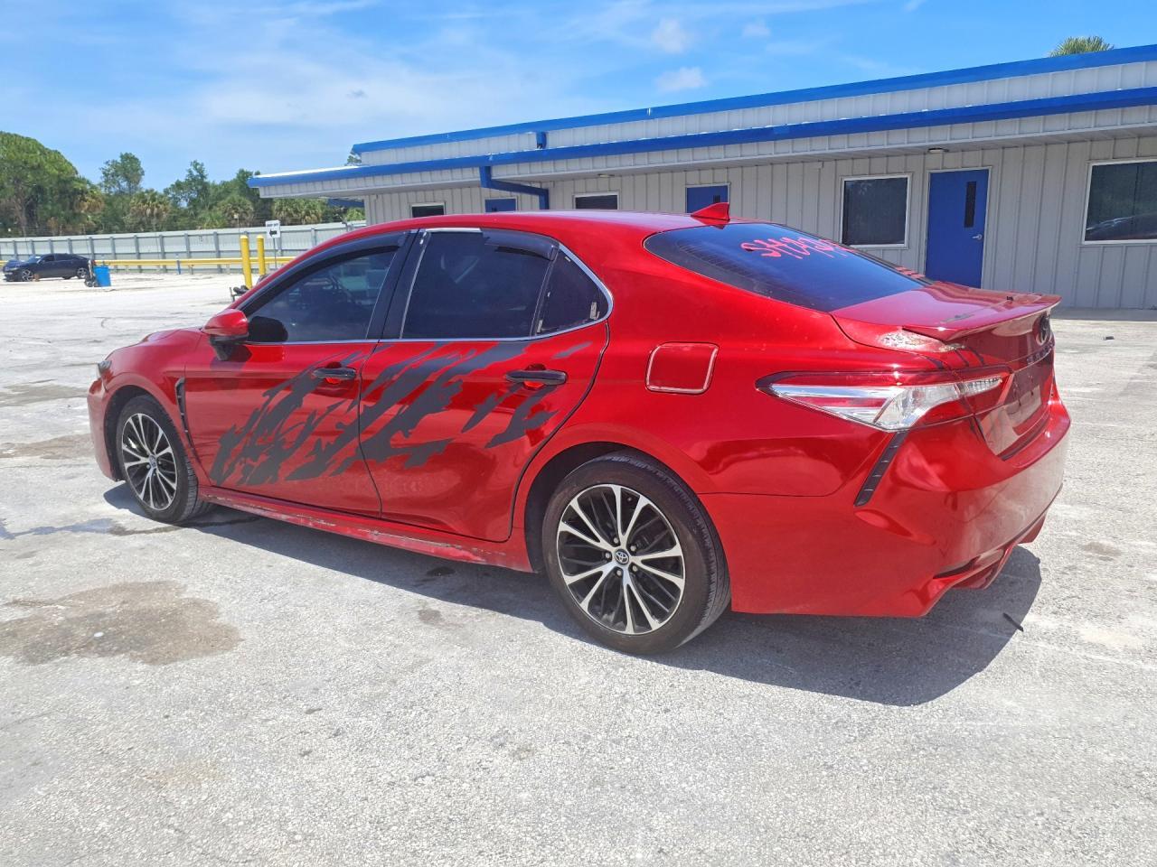 2020 Toyota Camry Se - Image 2