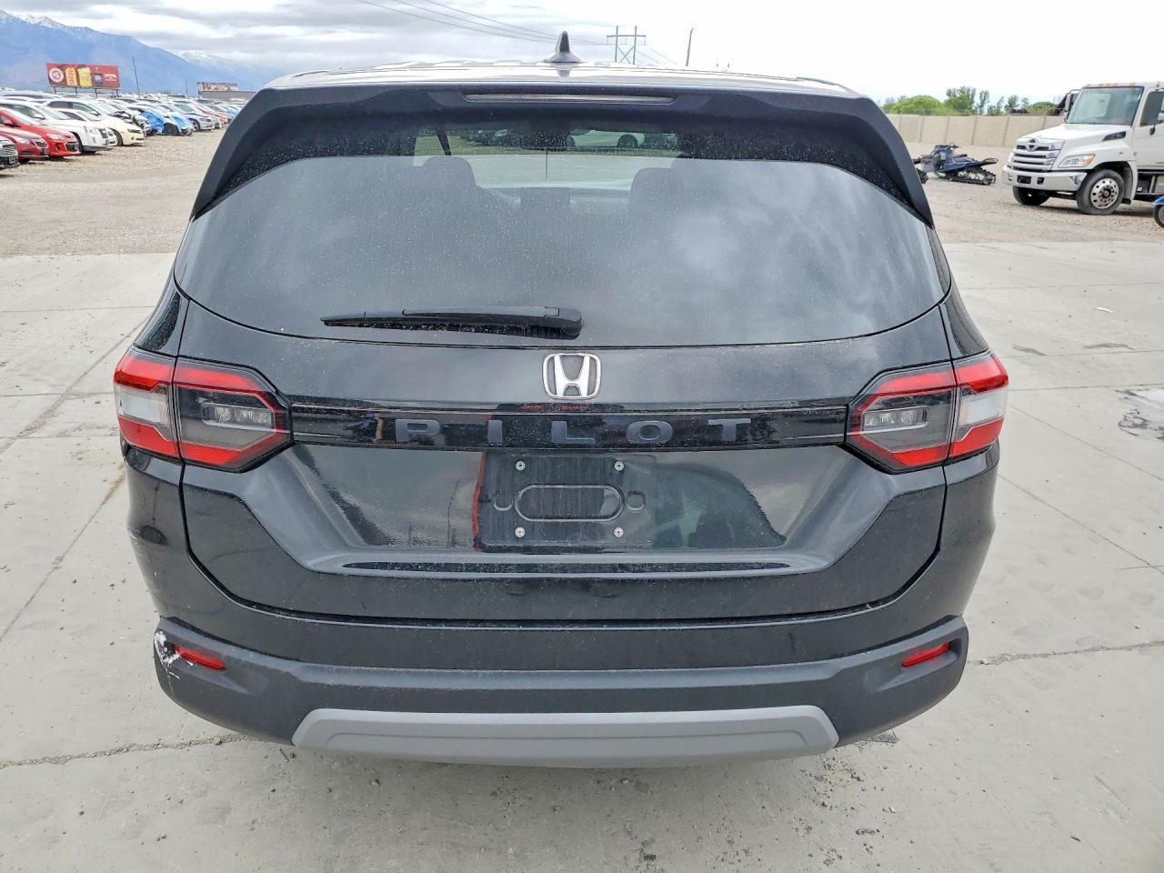 2023 Honda Pilot Lx - Image 6