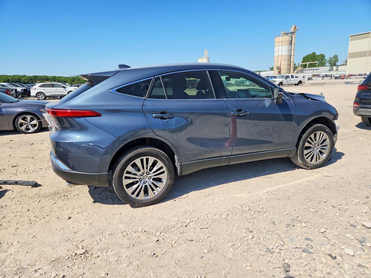 2022 Toyota Venza Xle - Фото 3