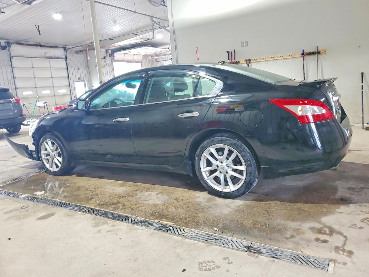 2011 Nissan Maxima 3.5 S - Image 2