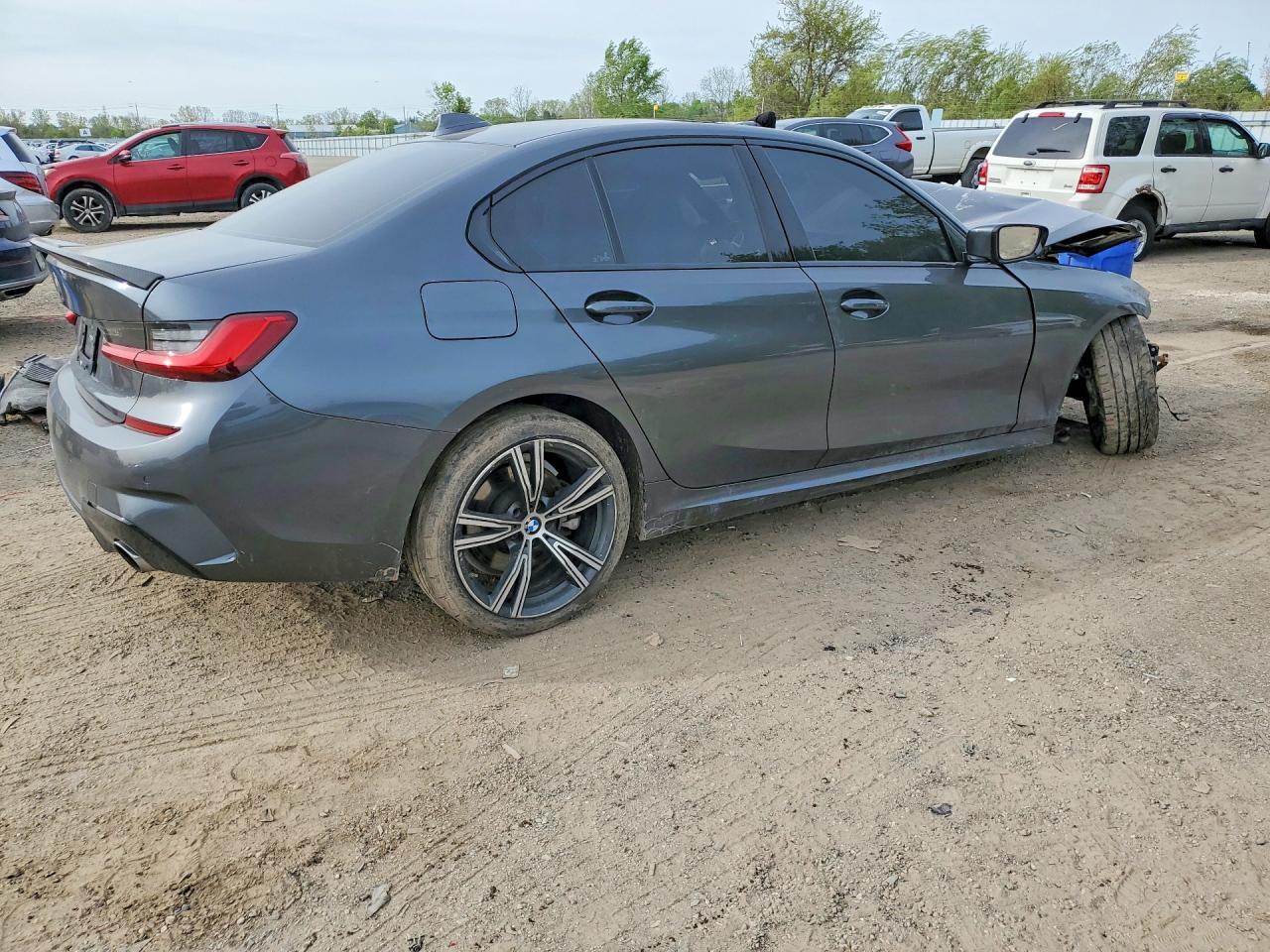 2019 BMW 330Xi - Фото 3