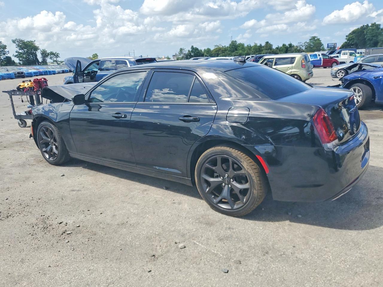2023 Chrysler 300 S - Фото 2