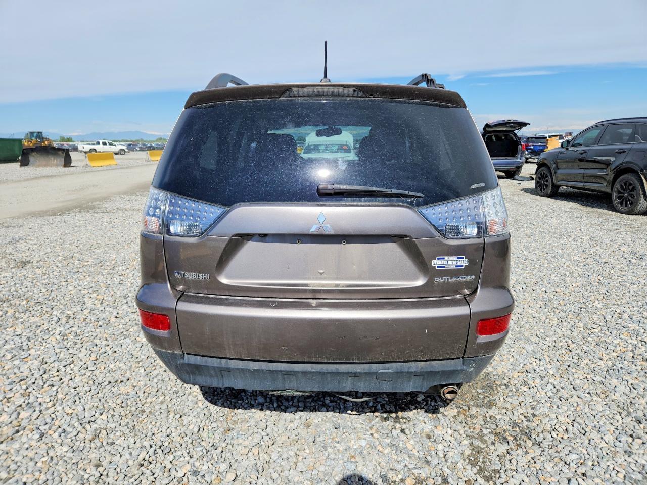 2012 Mitsubishi Outlander - Image 6