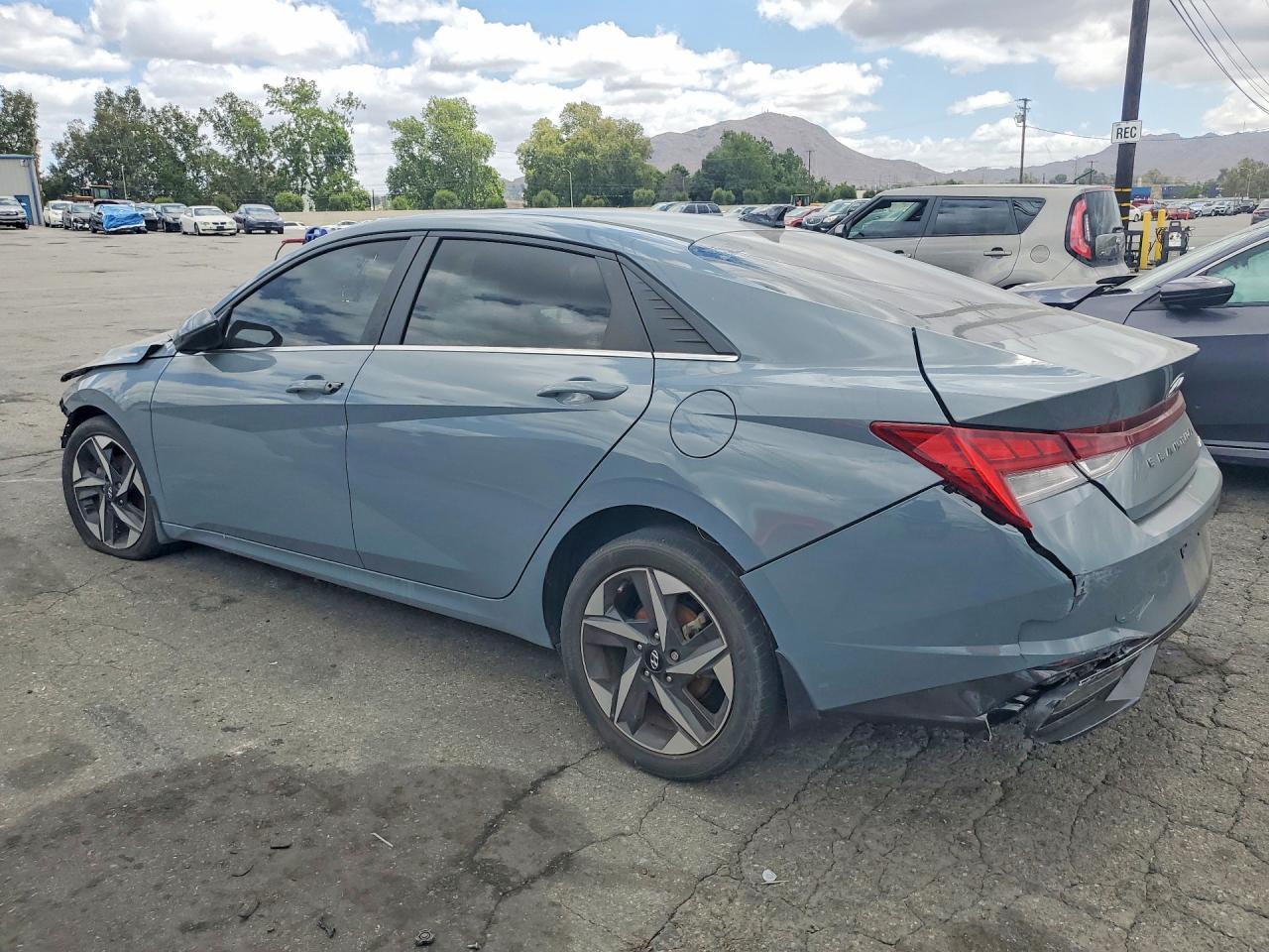 2023 Hyundai Elantra Limited - Фото 2