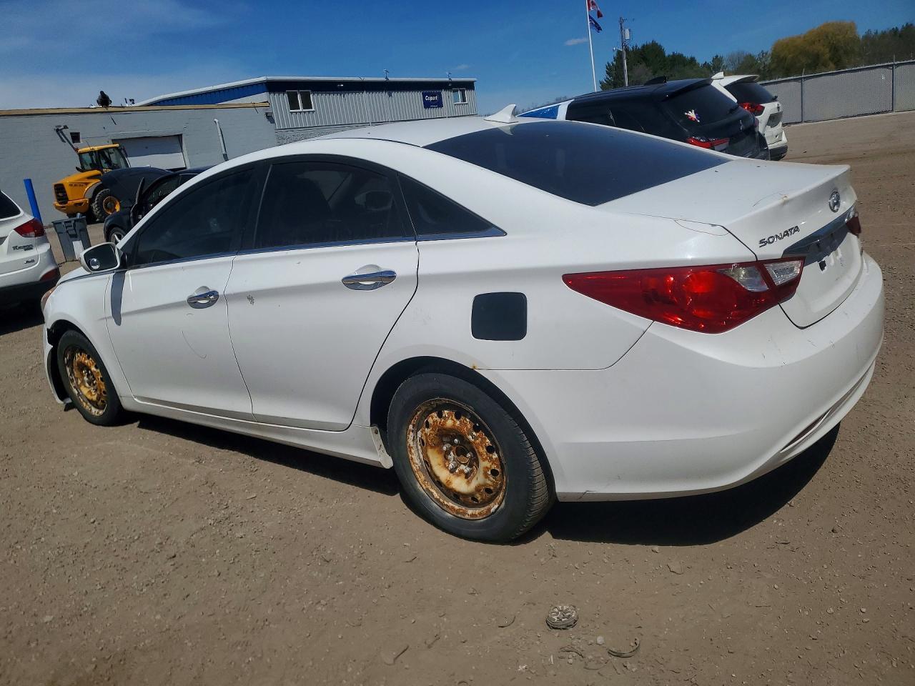 2011 Hyundai Sonata Se - Image 2