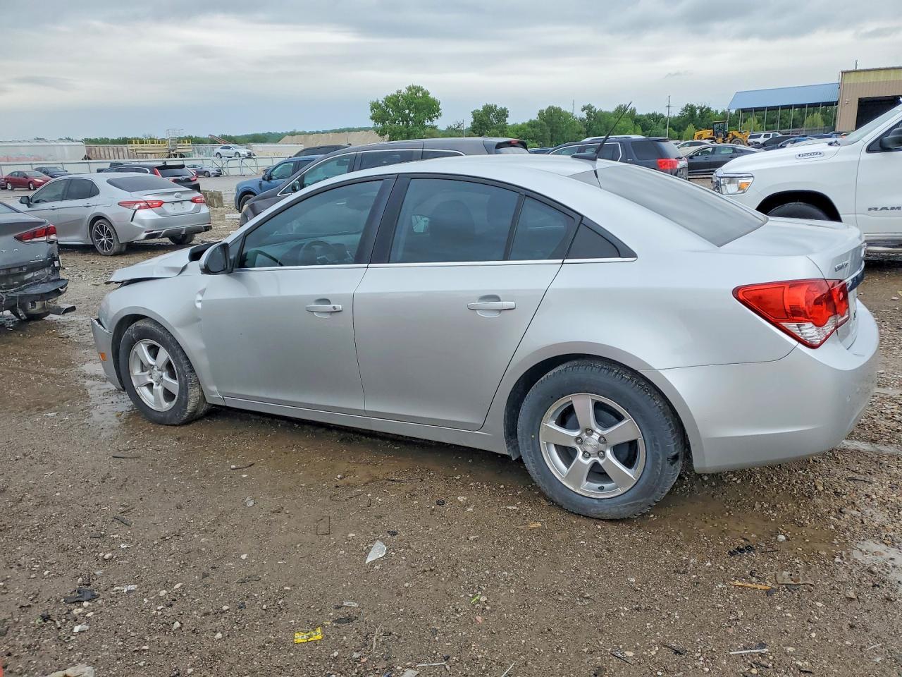 2012 Chevrolet Cruze Lt - Image 2