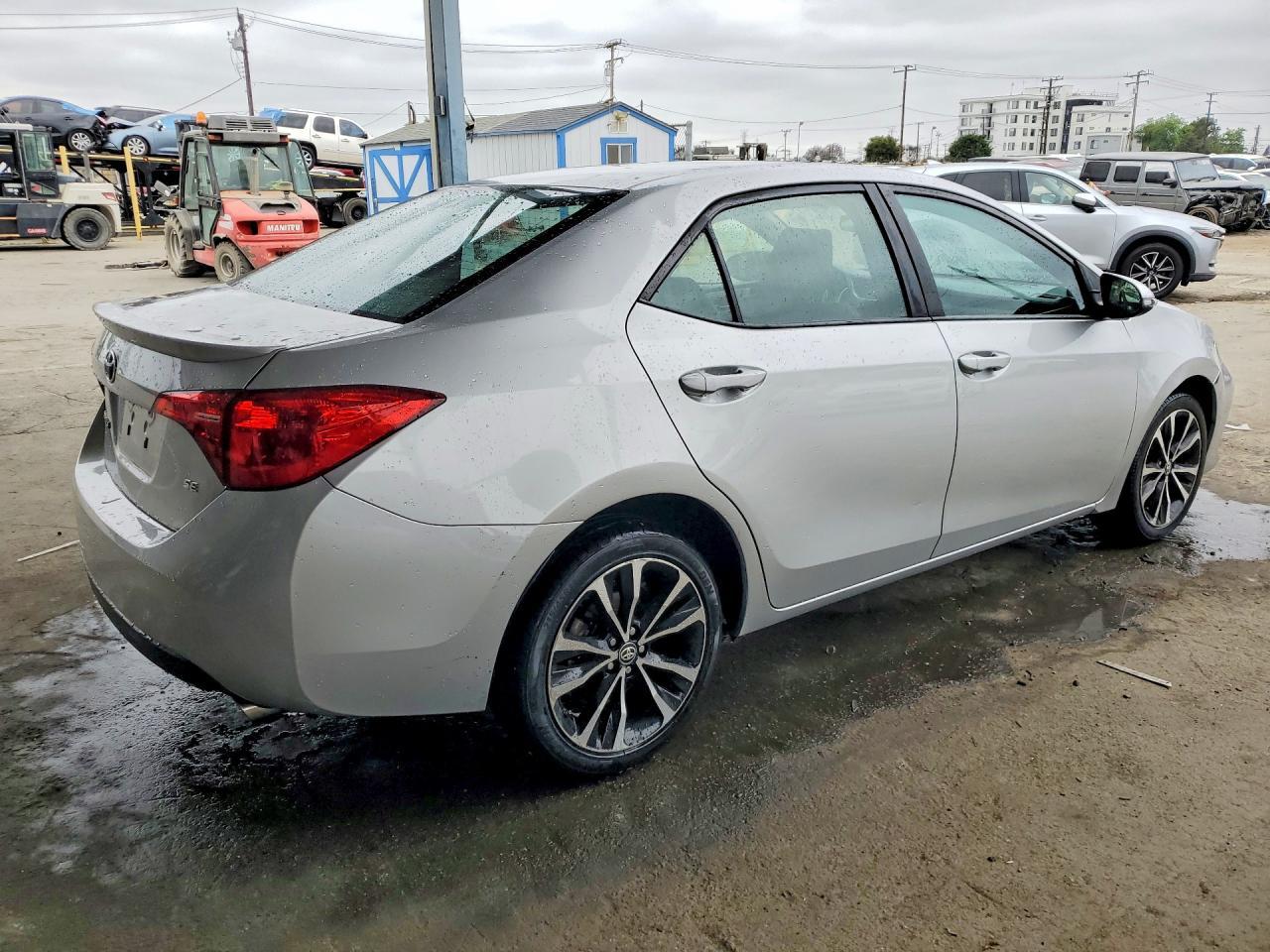 2018 Toyota Corolla Se - Фото 3