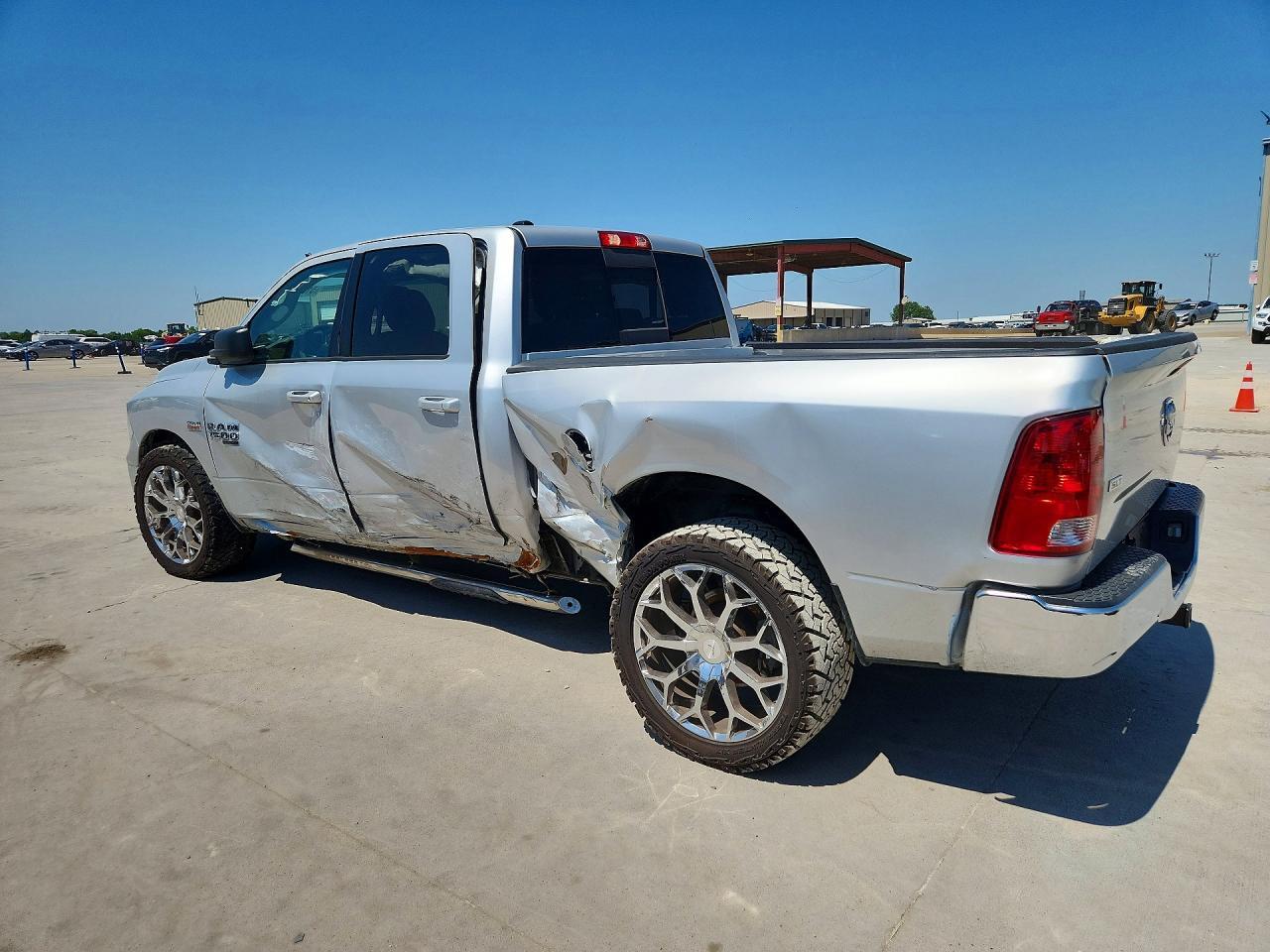 2019 Ram 1500 Classic Slt - Image 2