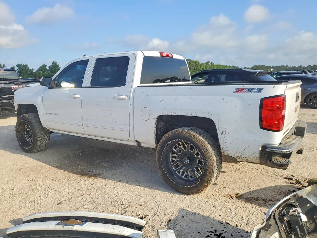 2017 Chevrolet Silverado K1500 Lt - Image 2