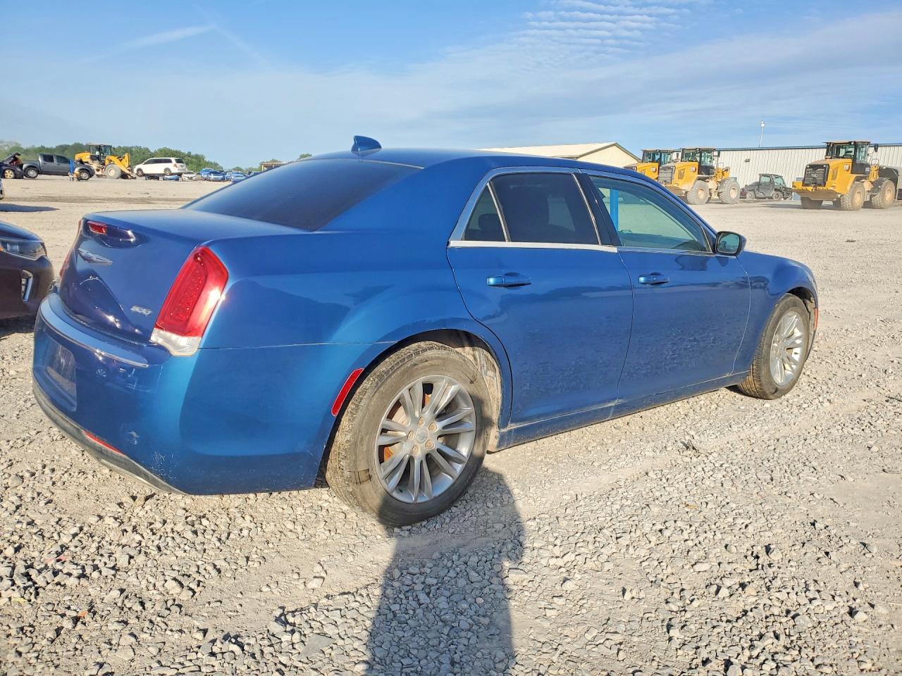 2020 Chrysler 300 Touring - Фото 3