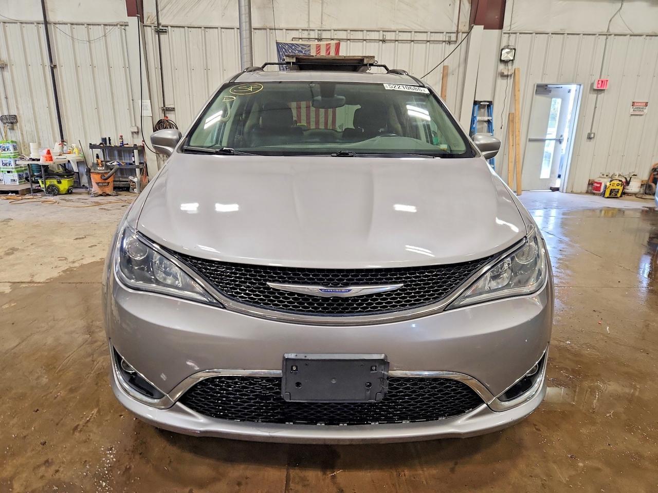 2017 Chrysler Pacifica Touring L - Фото 5