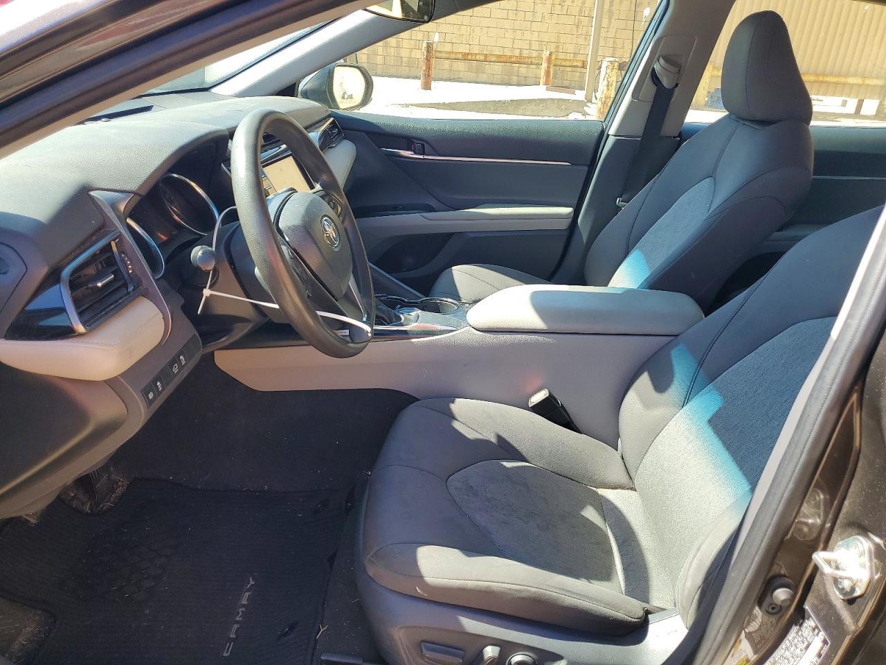 2019 Toyota Camry Le - Фото 7