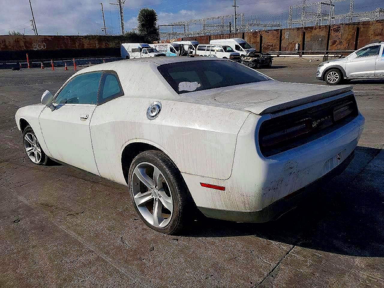 2017 Dodge Challenger Sxt - Image 2
