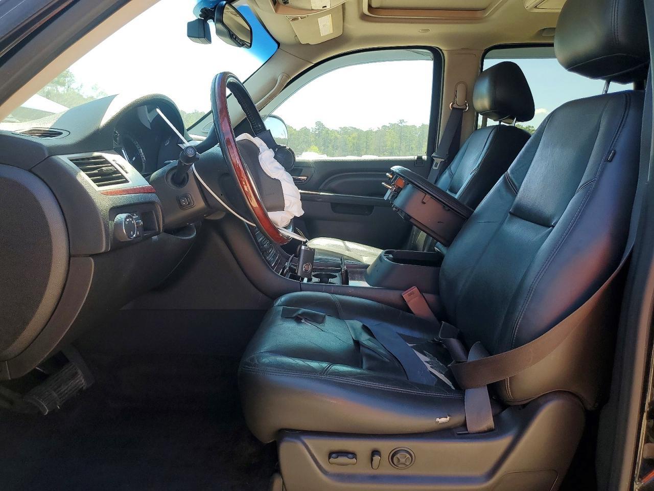 2013 Cadillac Escalade Premium - Image 7