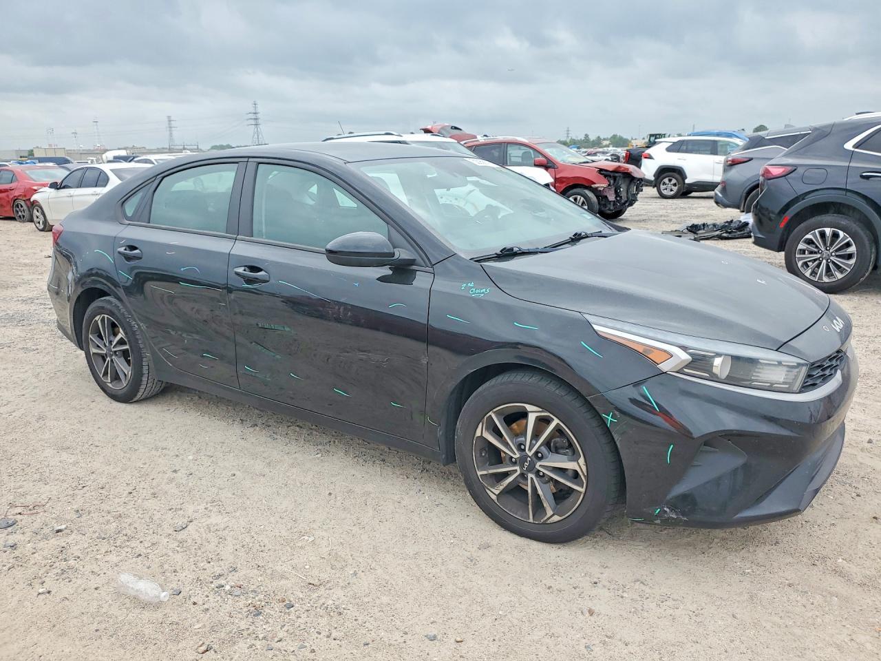 2022 Kia Forte Lxs - Фото 4