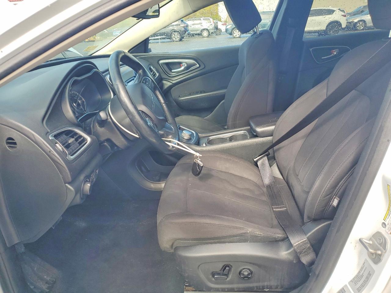 2015 Chrysler 200 Limited - Фото 7