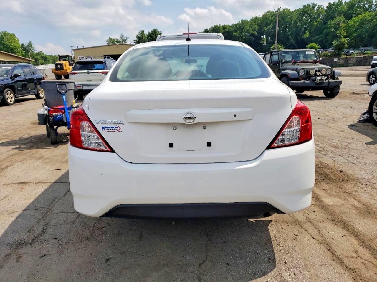 2018 Nissan Versa S - Image 6