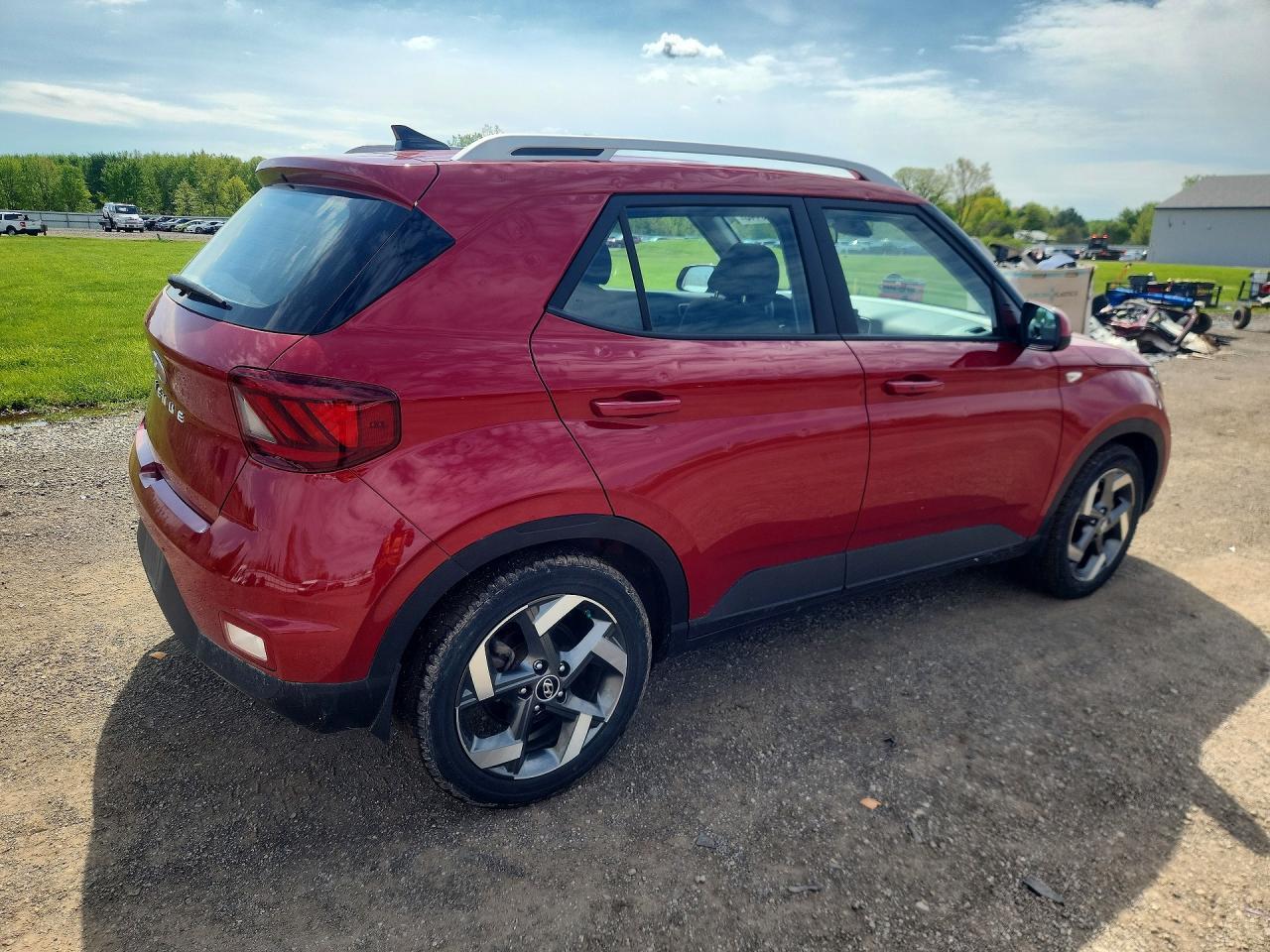 2021 Hyundai Venue Sel - Image 3
