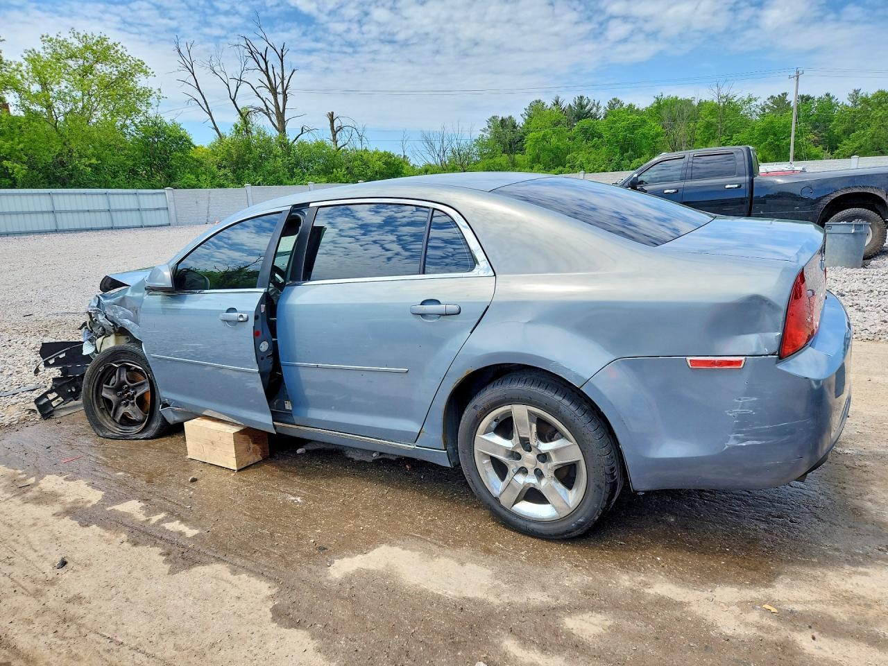 2009 Chevrolet Malibu 1Lt - Image 2