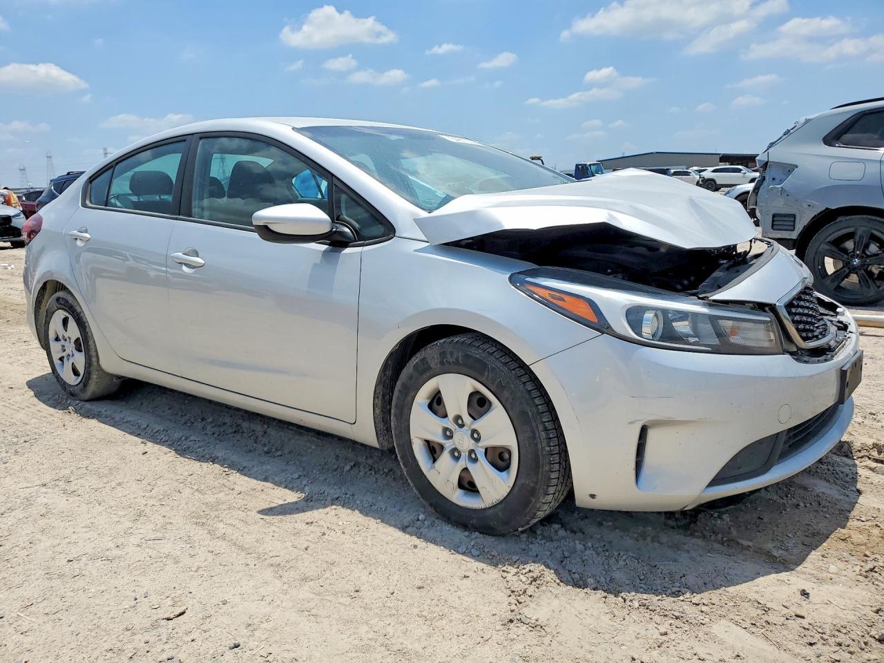 2017 Kia Forte Lx - Image 4