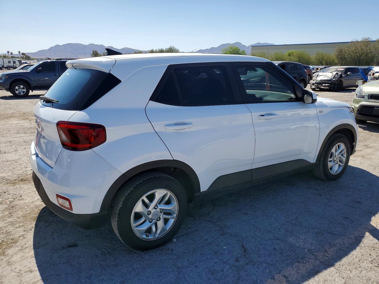 2022 Hyundai Venue Se - Image 3