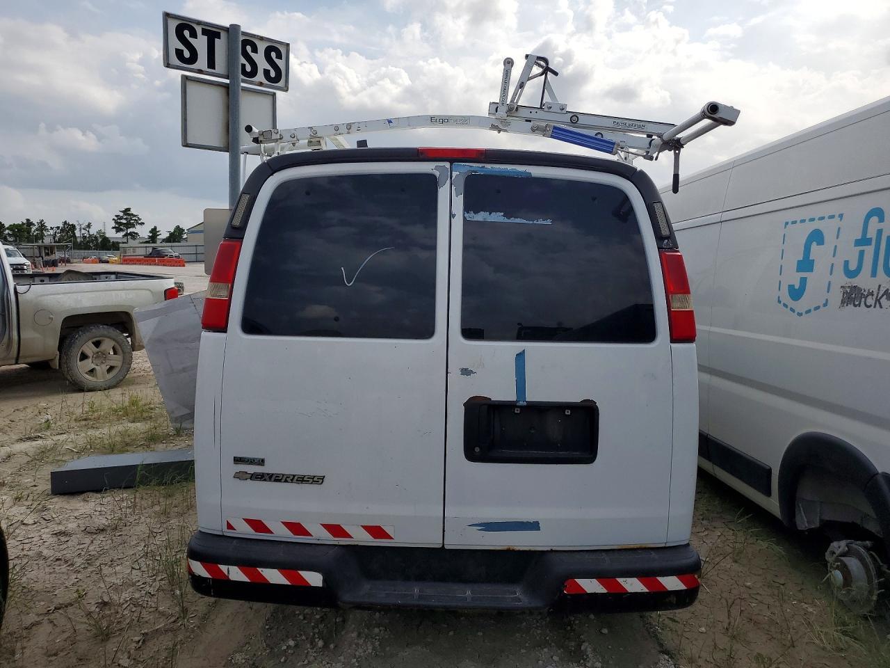 2010 Chevrolet Express G2500 - Фото 6