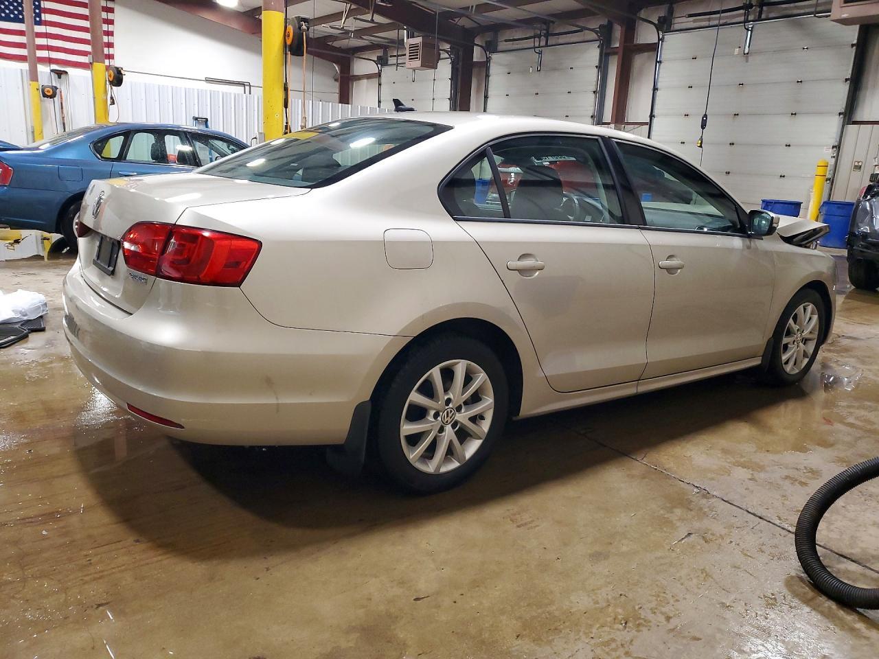 2012 Volkswagen Jetta Se - Image 3