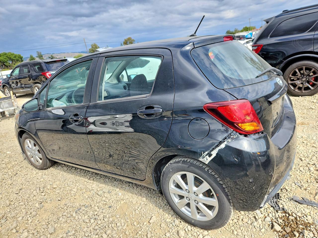 2017 Toyota Yaris 5-Door Le - Image 2
