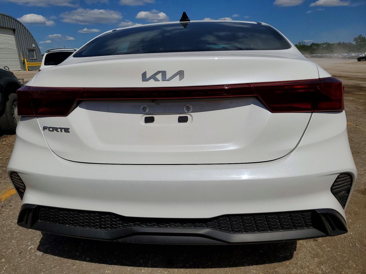 2024 Kia Forte Lxs - Image 6