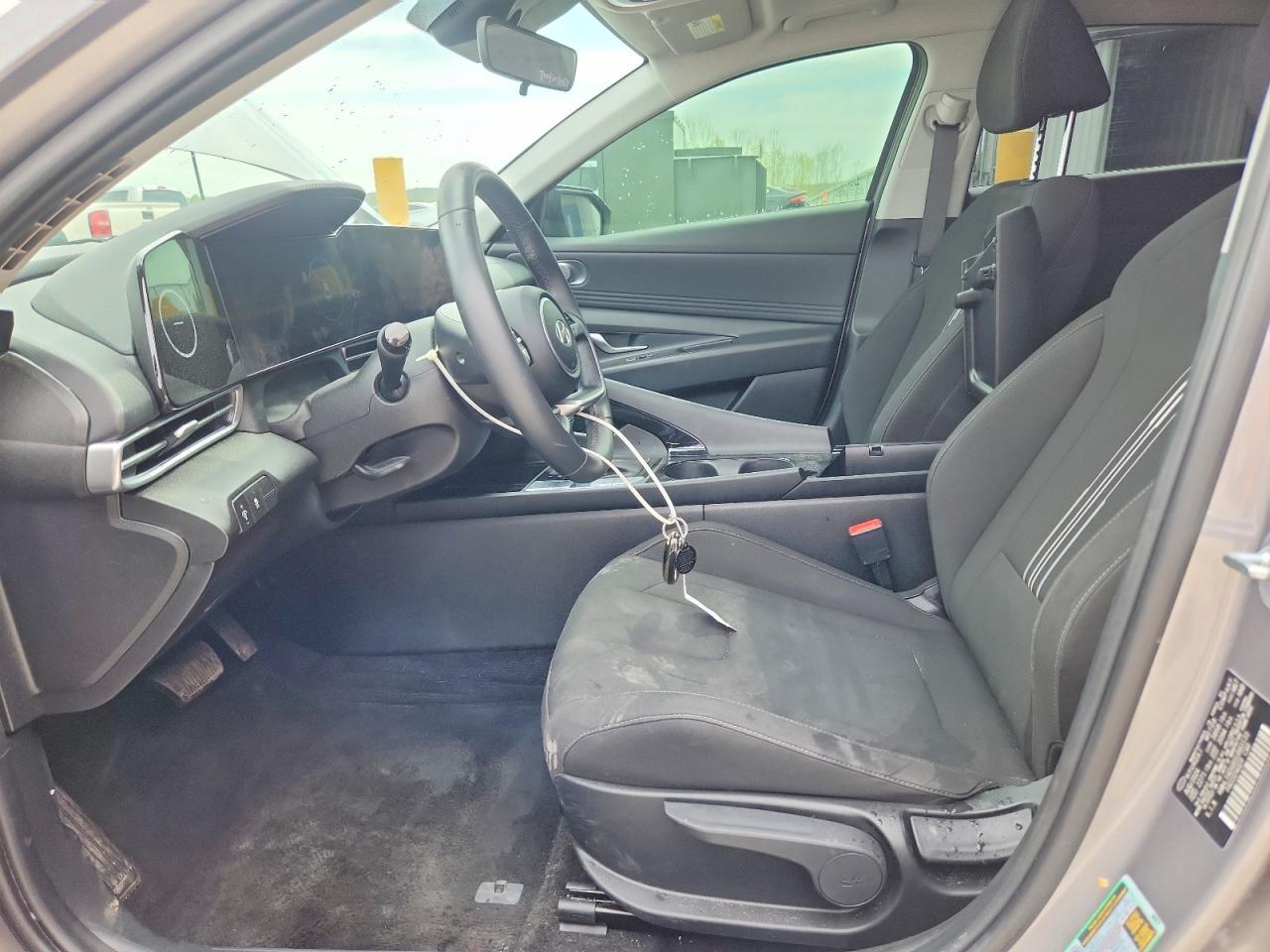 2025 Hyundai Elantra Sel - Image 7