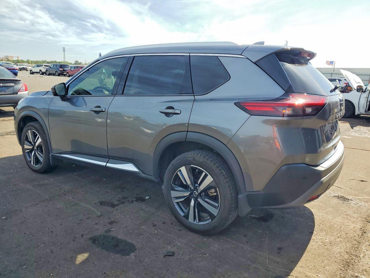 2021 Nissan Rogue Sl - Image 2