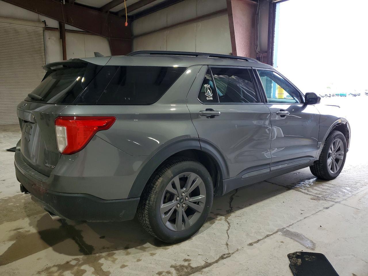 2022 Ford Explorer Xlt - Image 3