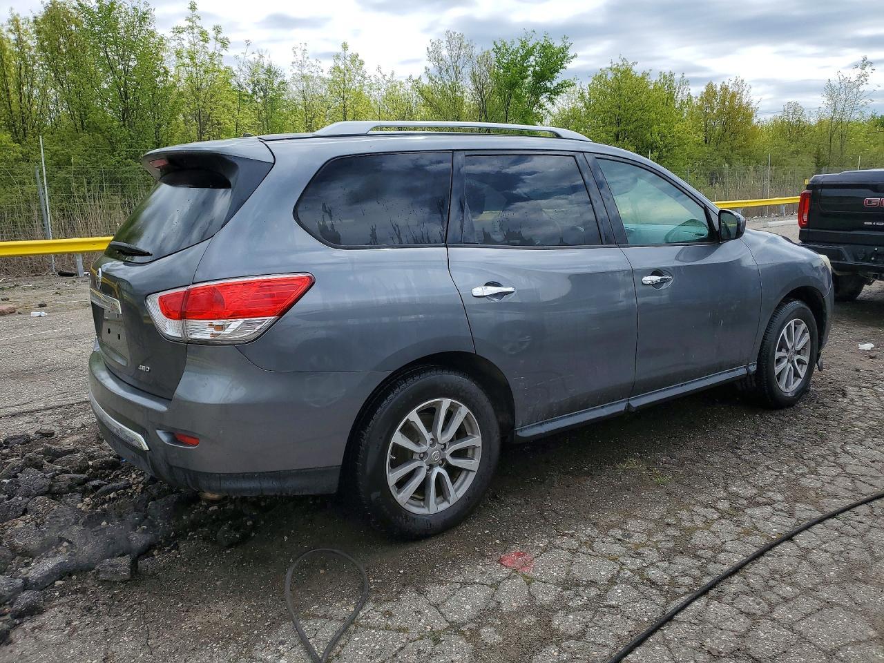 2016 Nissan Pathfinder S - Image 3