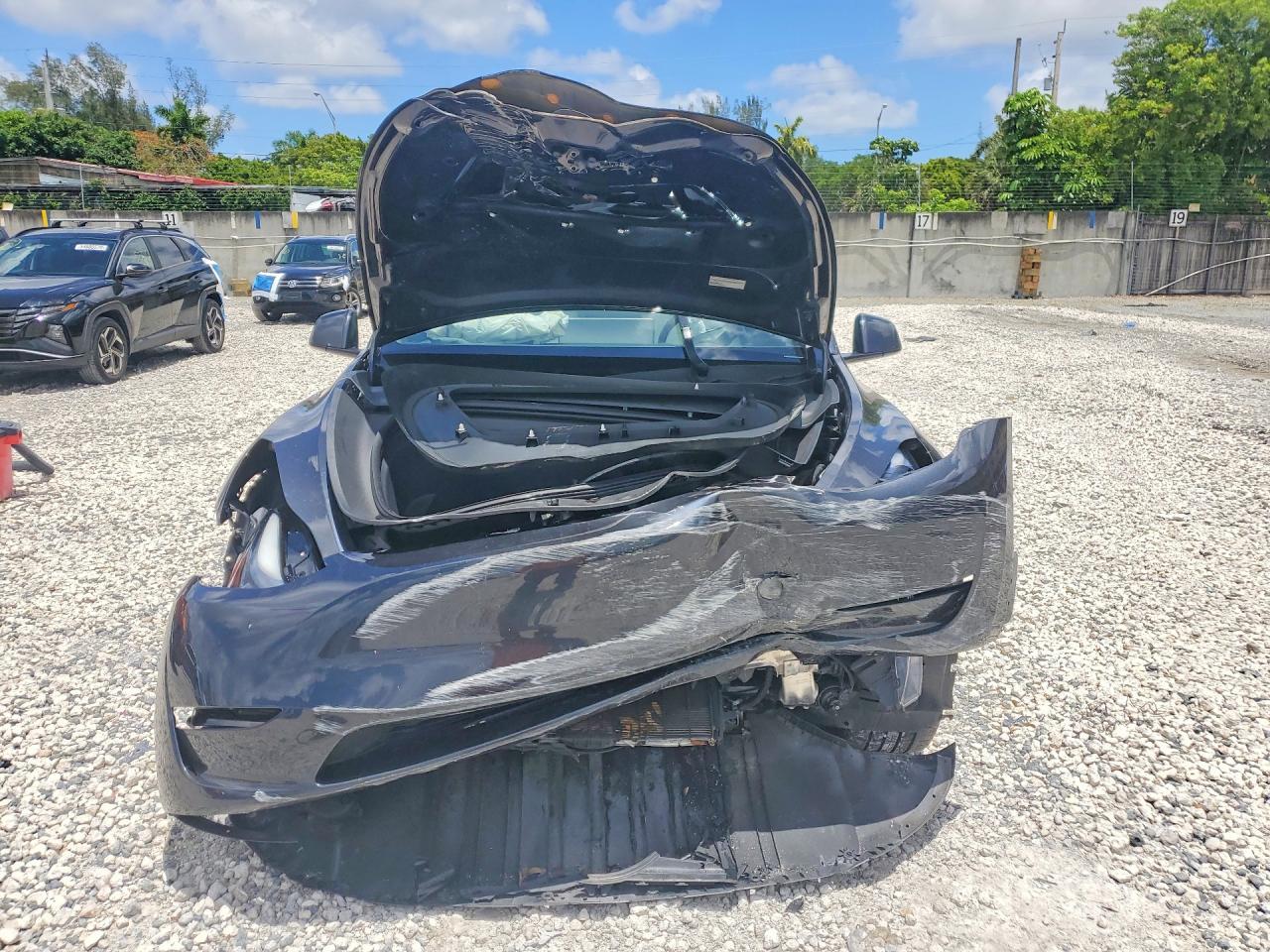 2024 Tesla Model Y - Фото 5