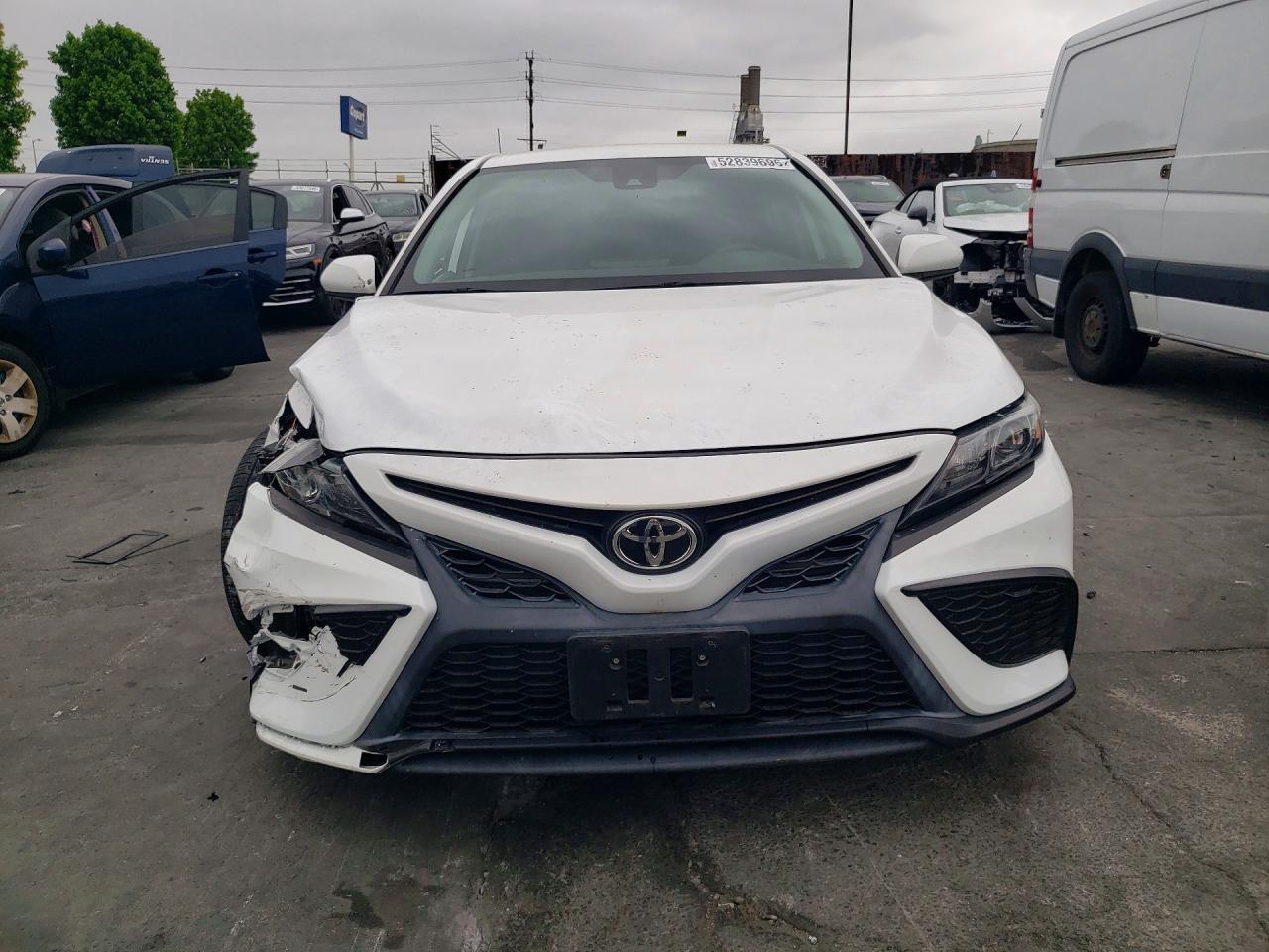 2021 Toyota Camry Se - Image 5