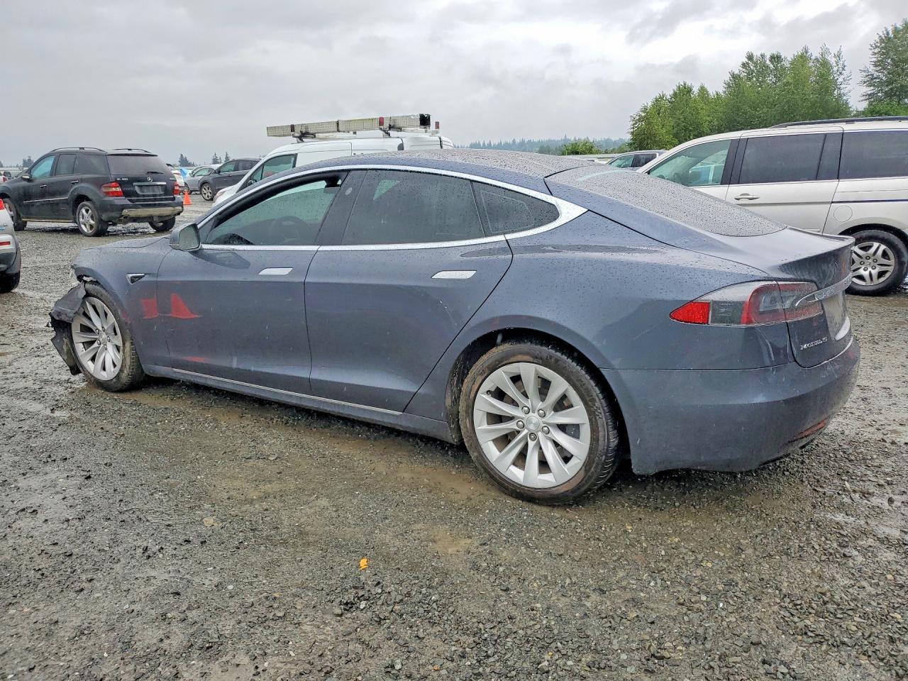 2017 Tesla Model 3 - Фото 2