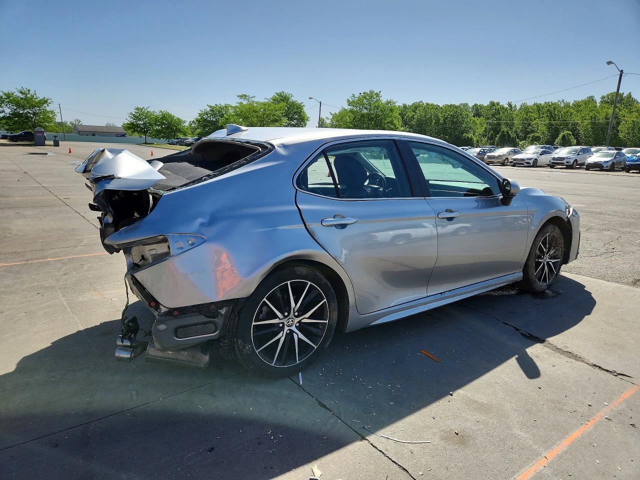 2023 Toyota Camry Se - Image 3