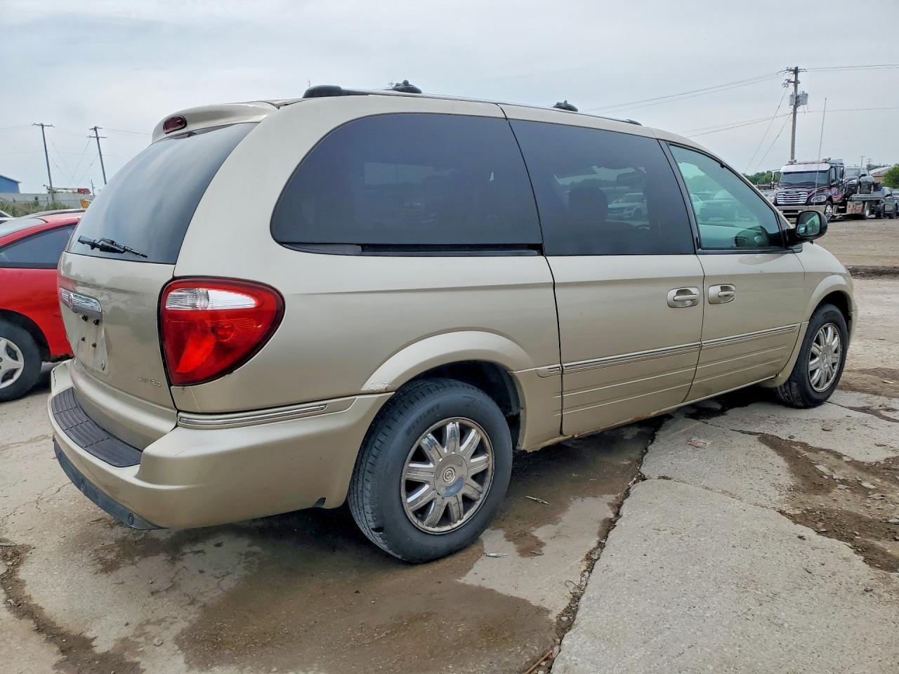 2005 Chrysler Town & Country Limited - Фото 3